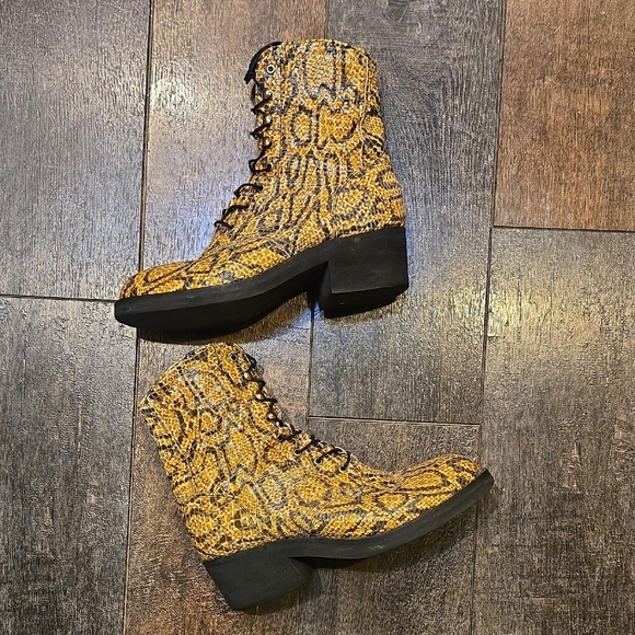 Shoes - Retro Snakeskin Leather Boots